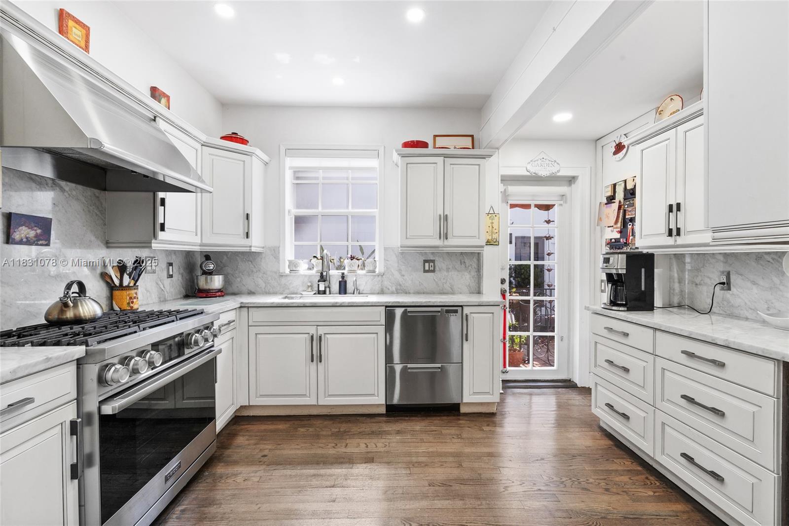 CORAL GABLES SEC E - Residential