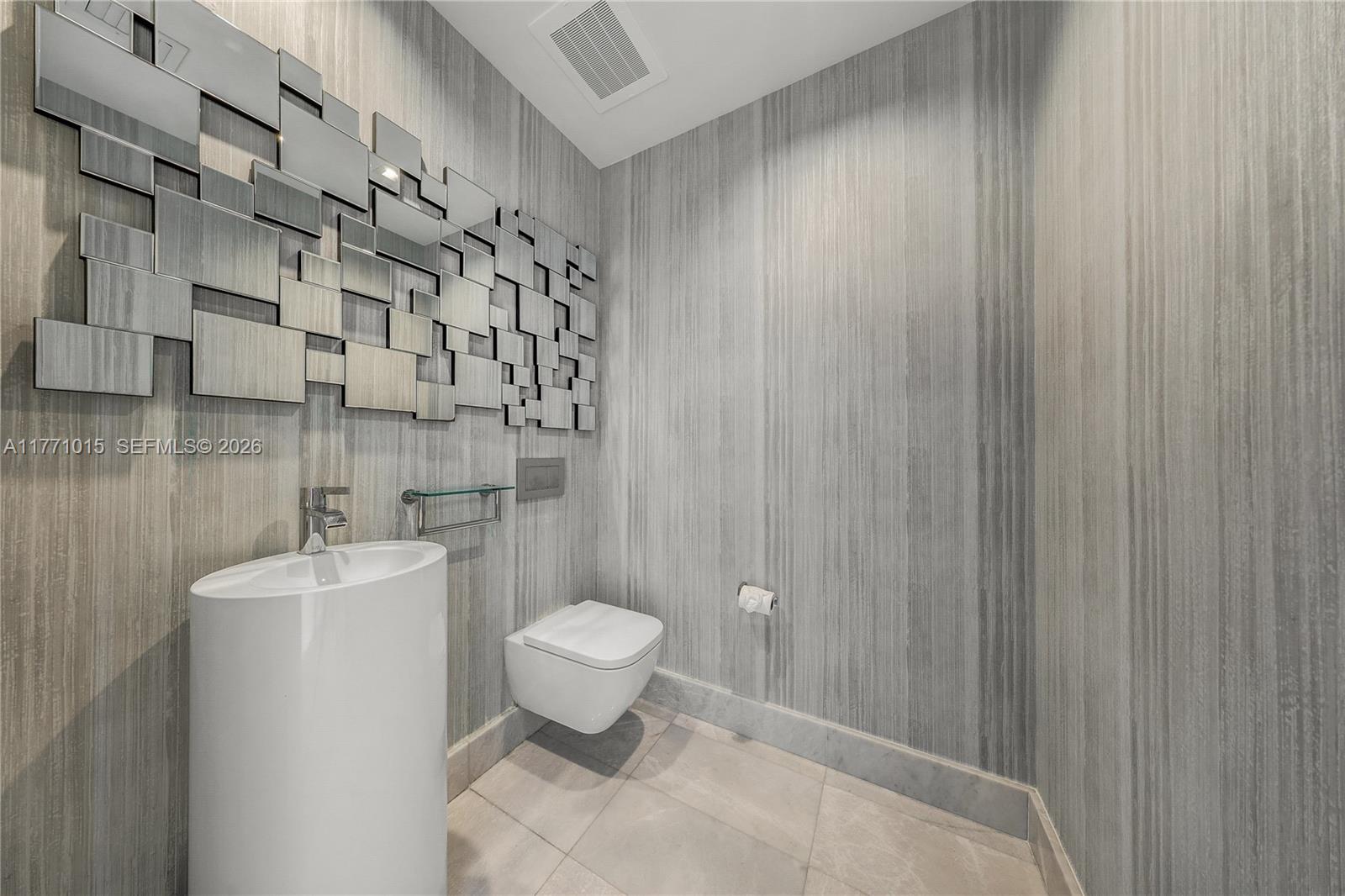 TURNBERRY OCEAN CLUB - Residential