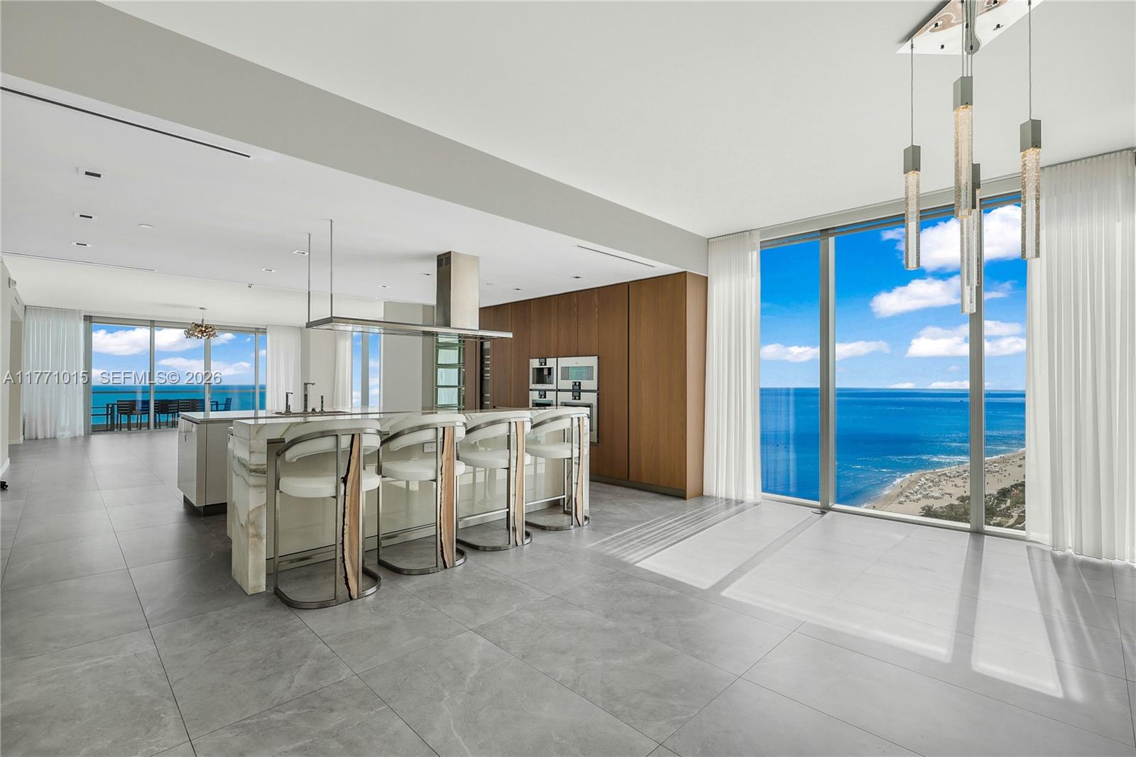 TURNBERRY OCEAN CLUB - Residential