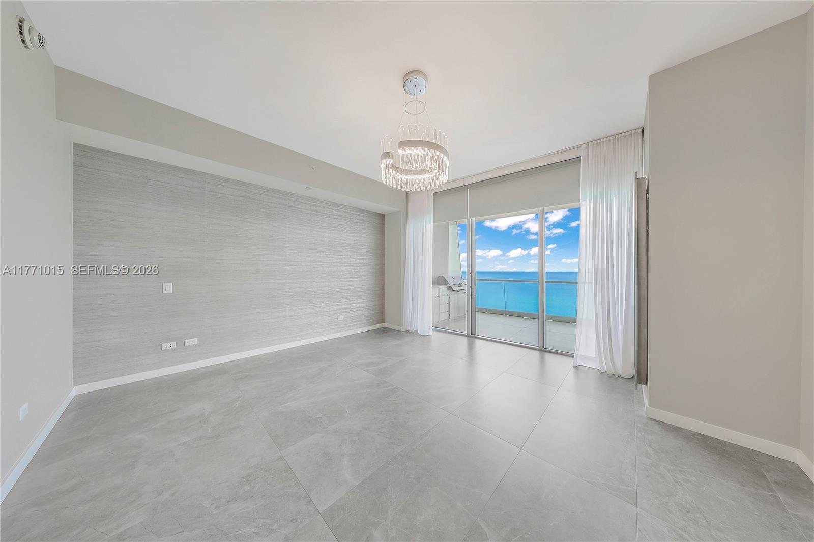 TURNBERRY OCEAN CLUB - Residential