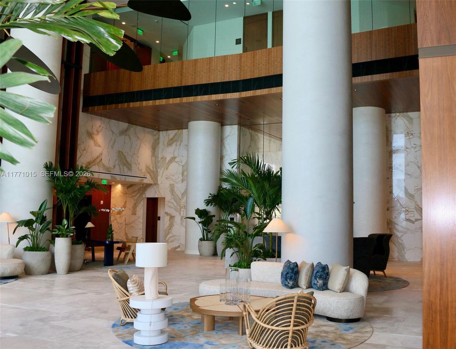 TURNBERRY OCEAN CLUB - Residential