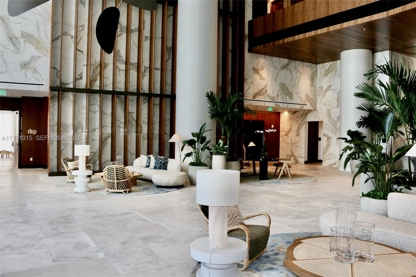 TURNBERRY OCEAN CLUB - Residential