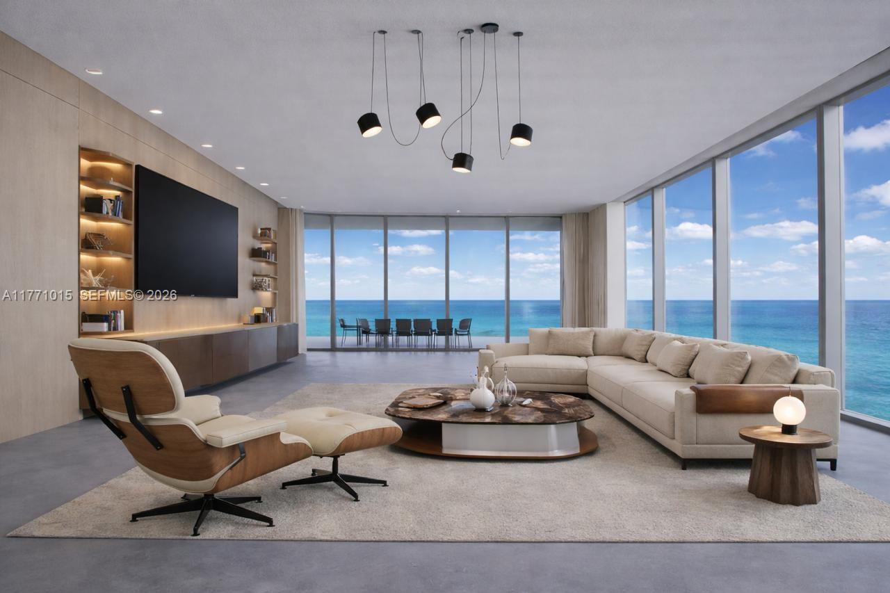 TURNBERRY OCEAN CLUB - Residential