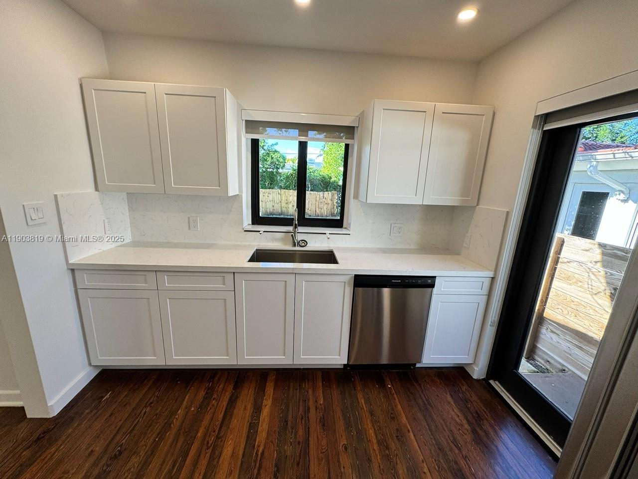 SILVER BLUFF EST-SEC B - Residential Lease