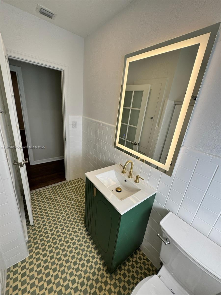 SILVER BLUFF EST-SEC B - Residential Lease