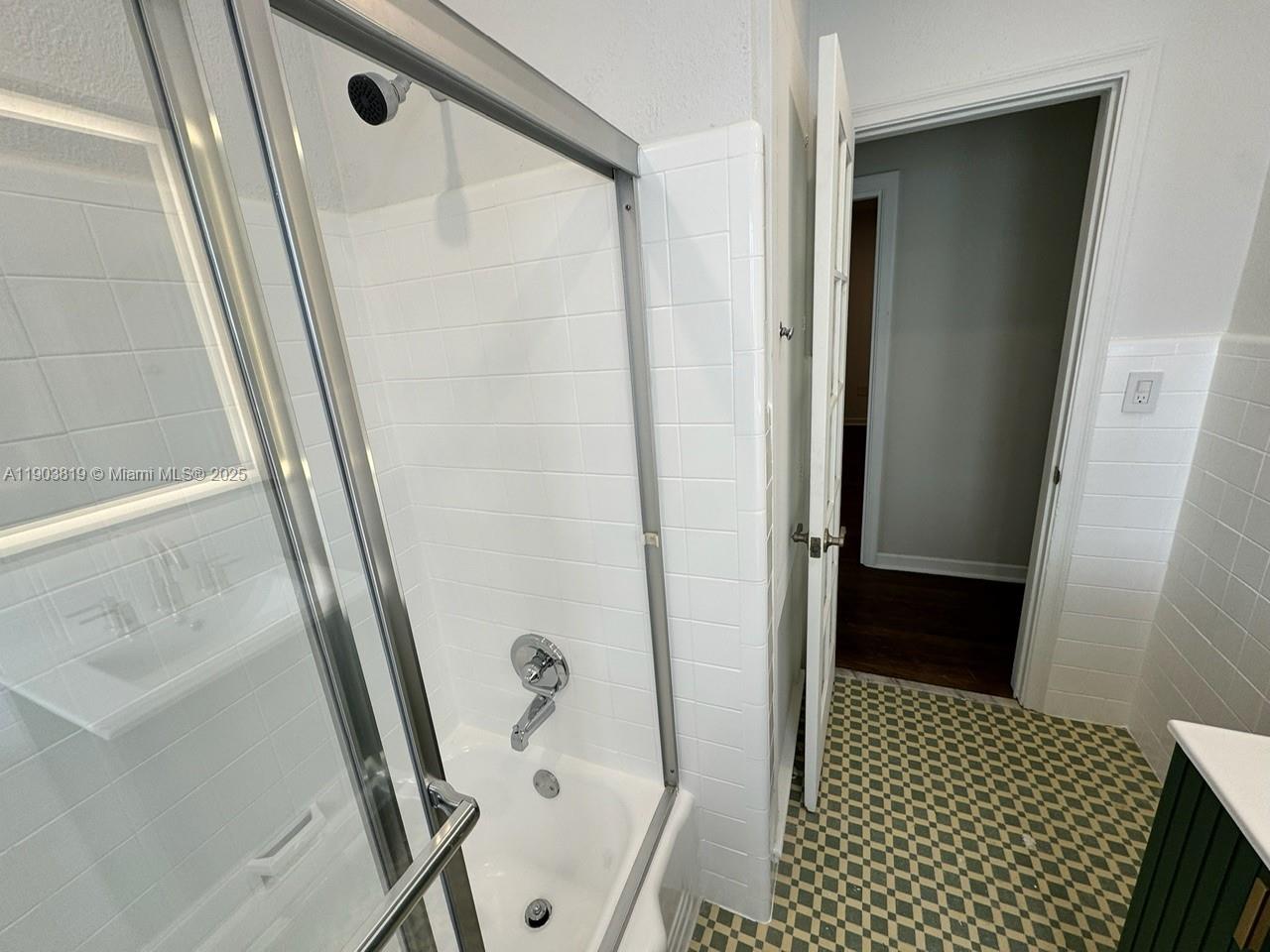 SILVER BLUFF EST-SEC B - Residential Lease