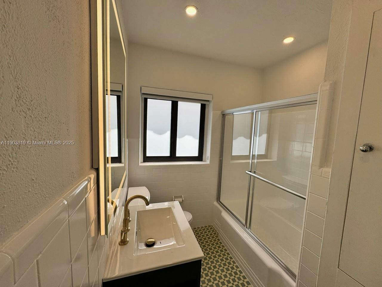 SILVER BLUFF EST-SEC B - Residential Lease