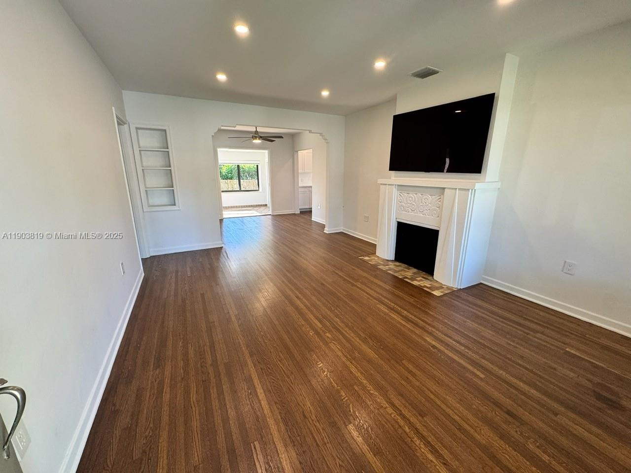 SILVER BLUFF EST-SEC B - Residential Lease