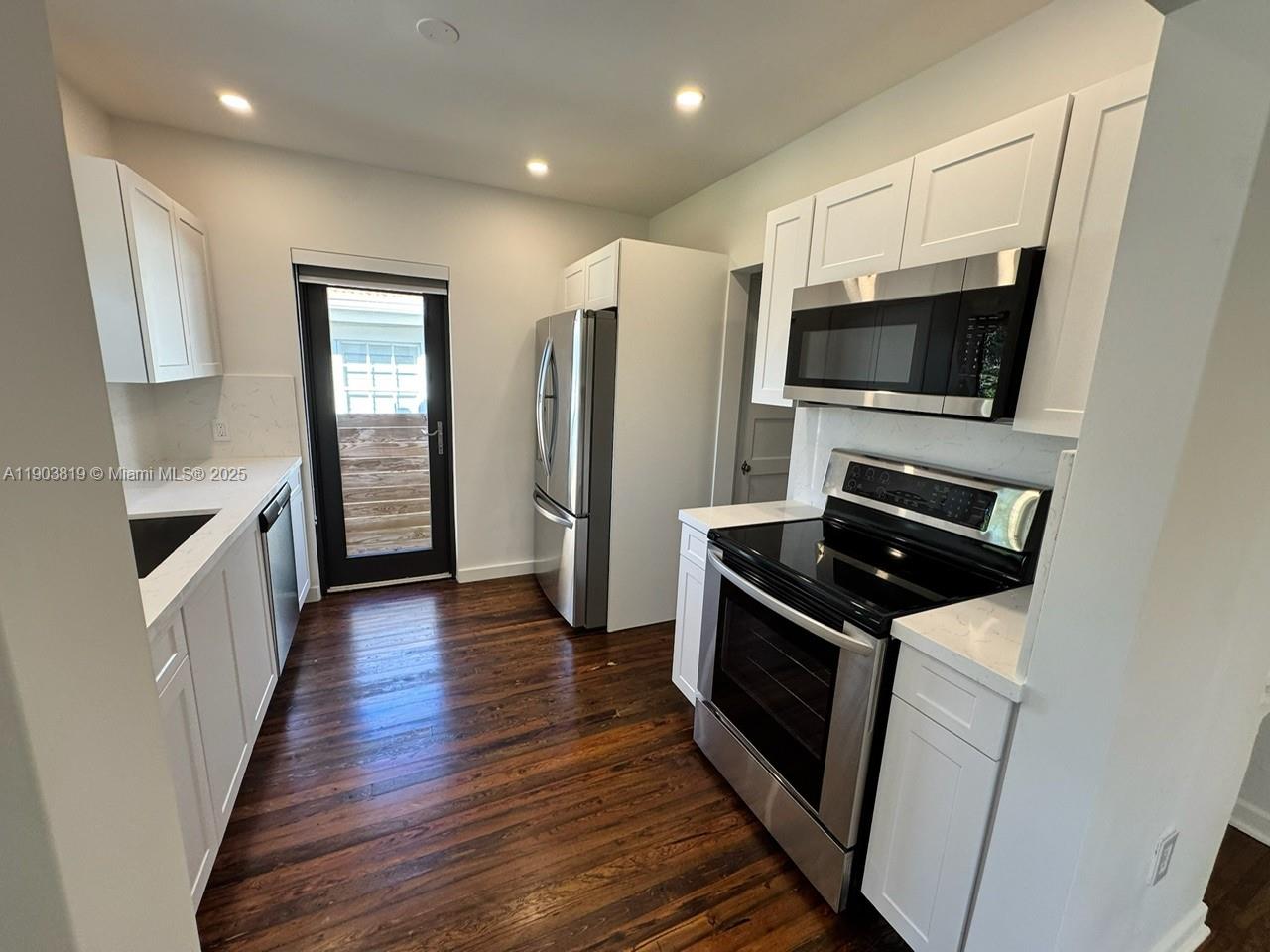 SILVER BLUFF EST-SEC B - Residential Lease