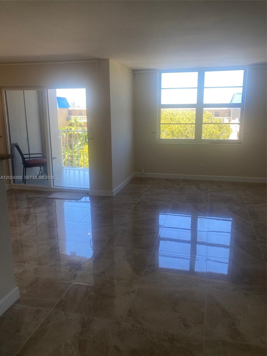 PLAZA 15 CONDO - Residential