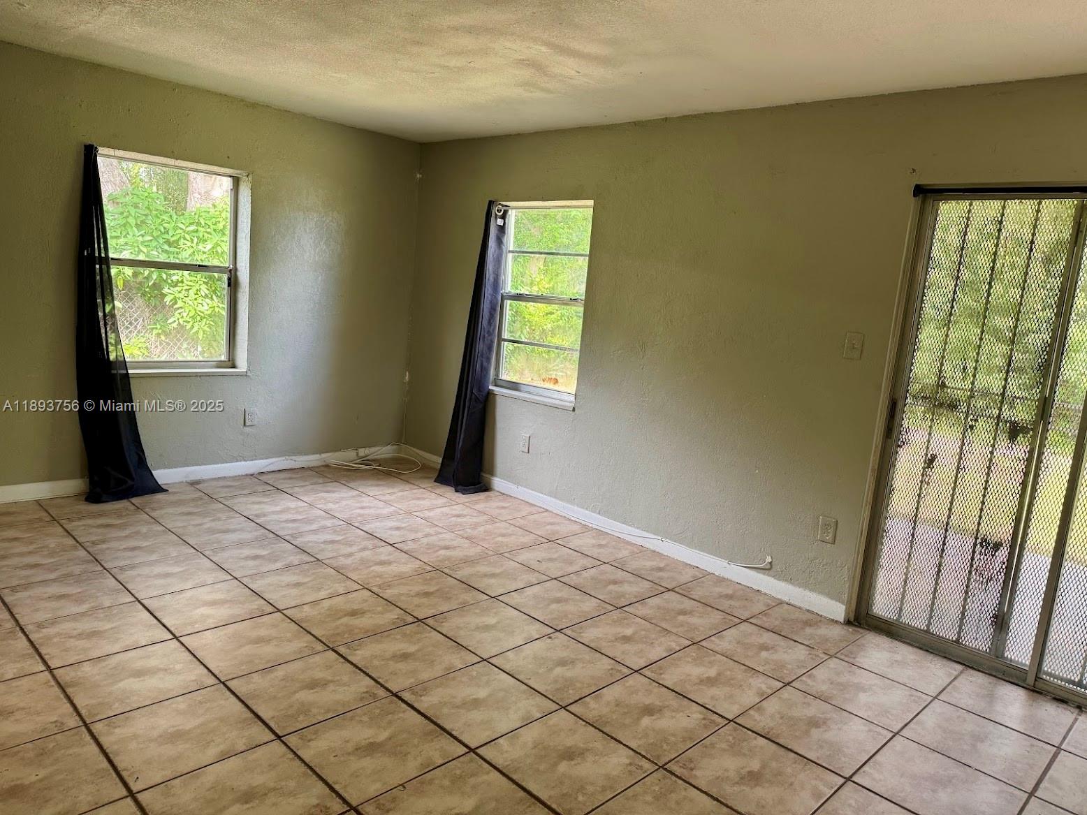 NICHOLS HEIGHTS ADDN - Residential Lease