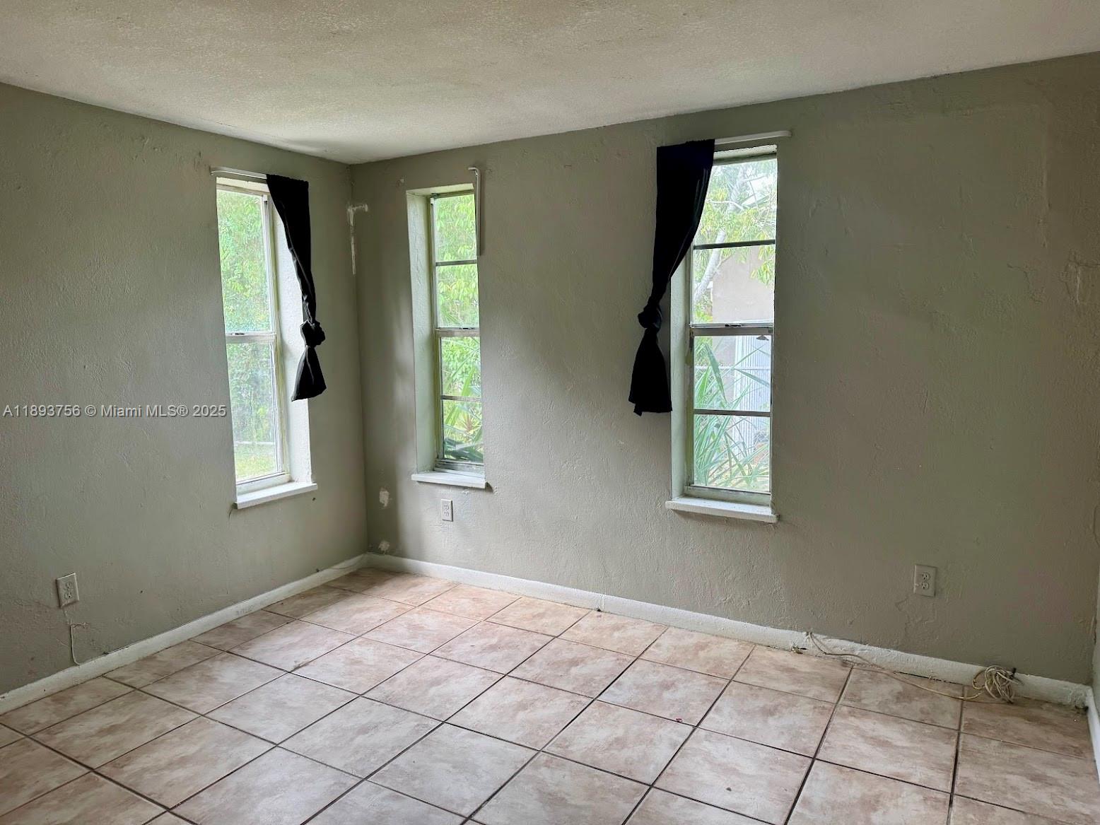 NICHOLS HEIGHTS ADDN - Residential Lease