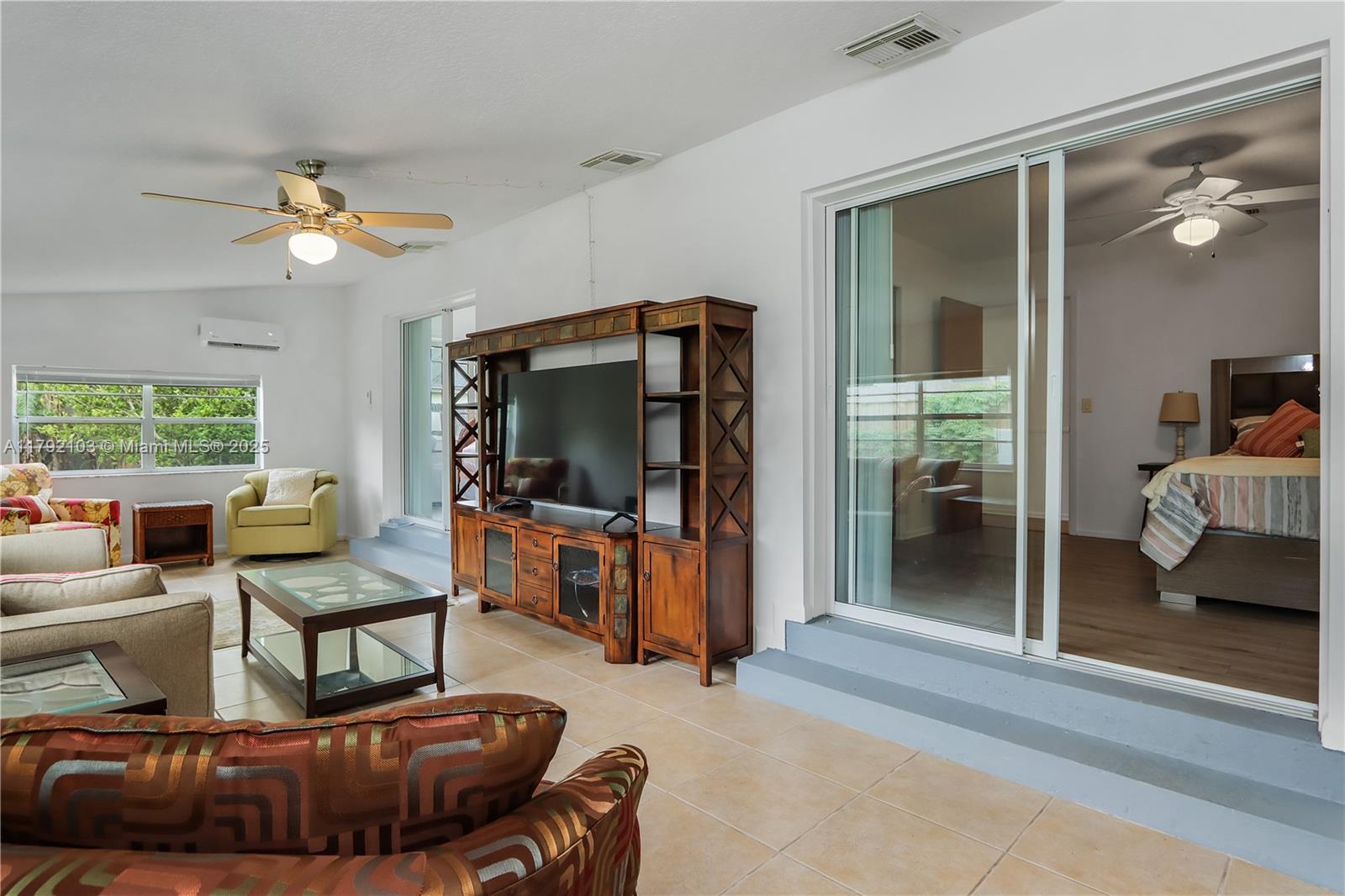 TROPICAL BEACH - Residential Income