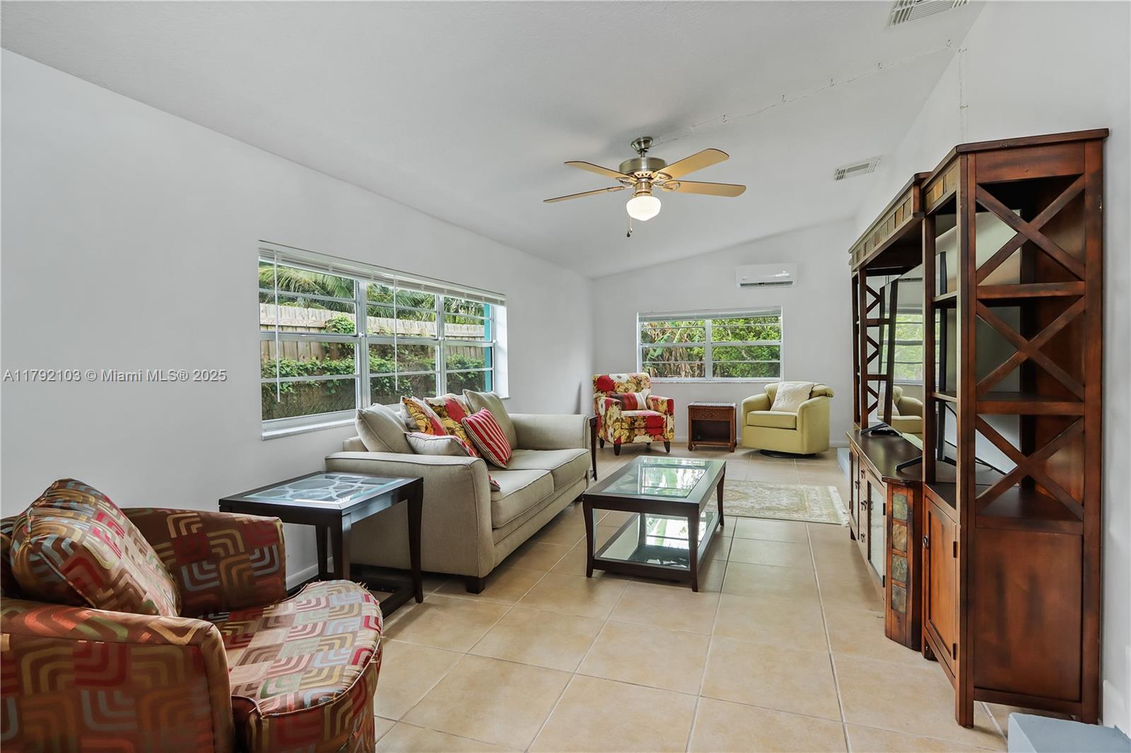 TROPICAL BEACH - Residential Income