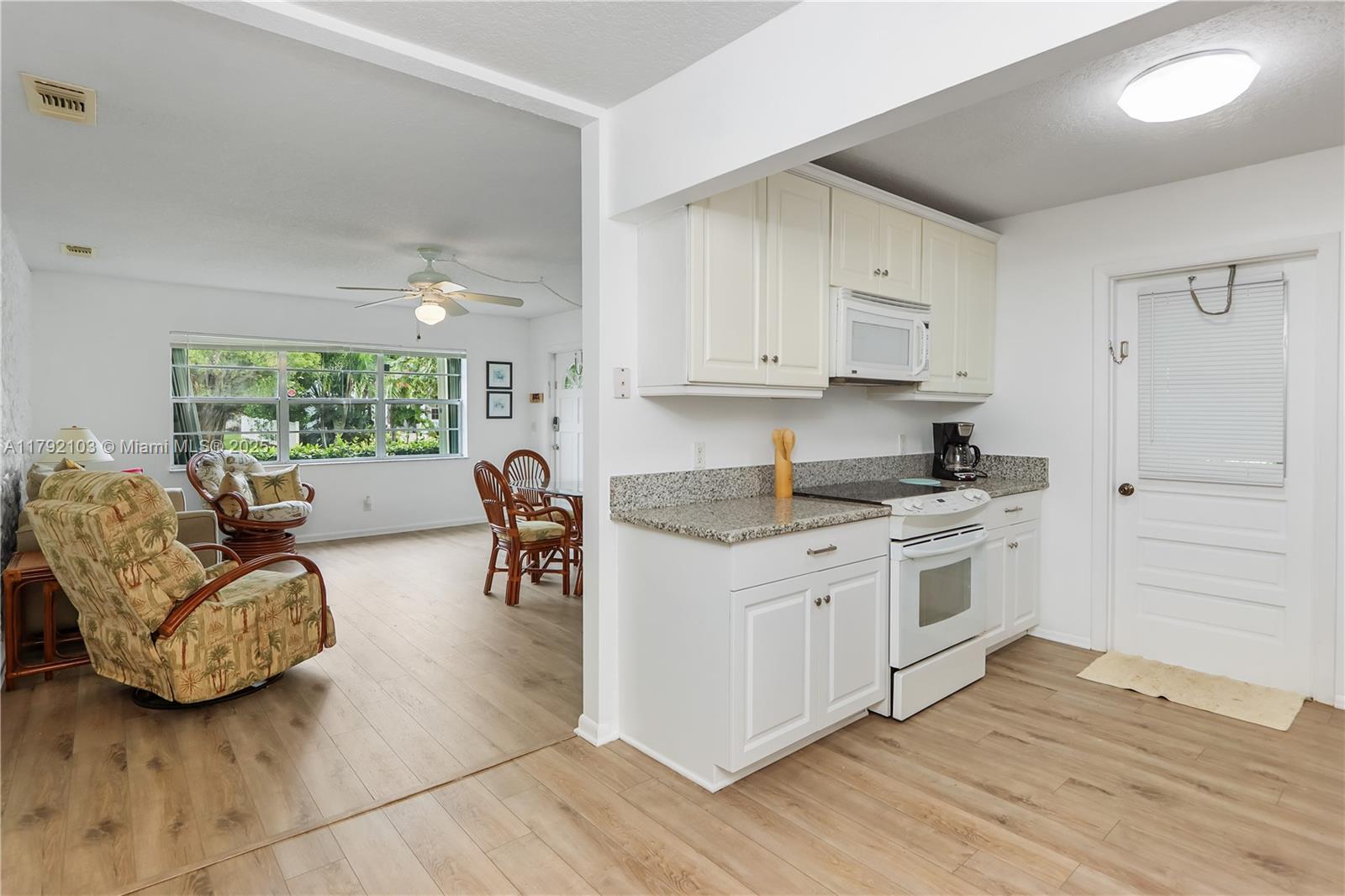 TROPICAL BEACH - Residential Income