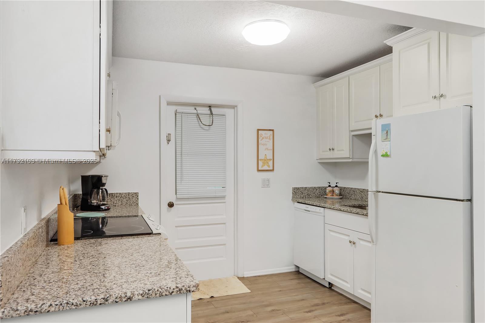 TROPICAL BEACH - Residential Income