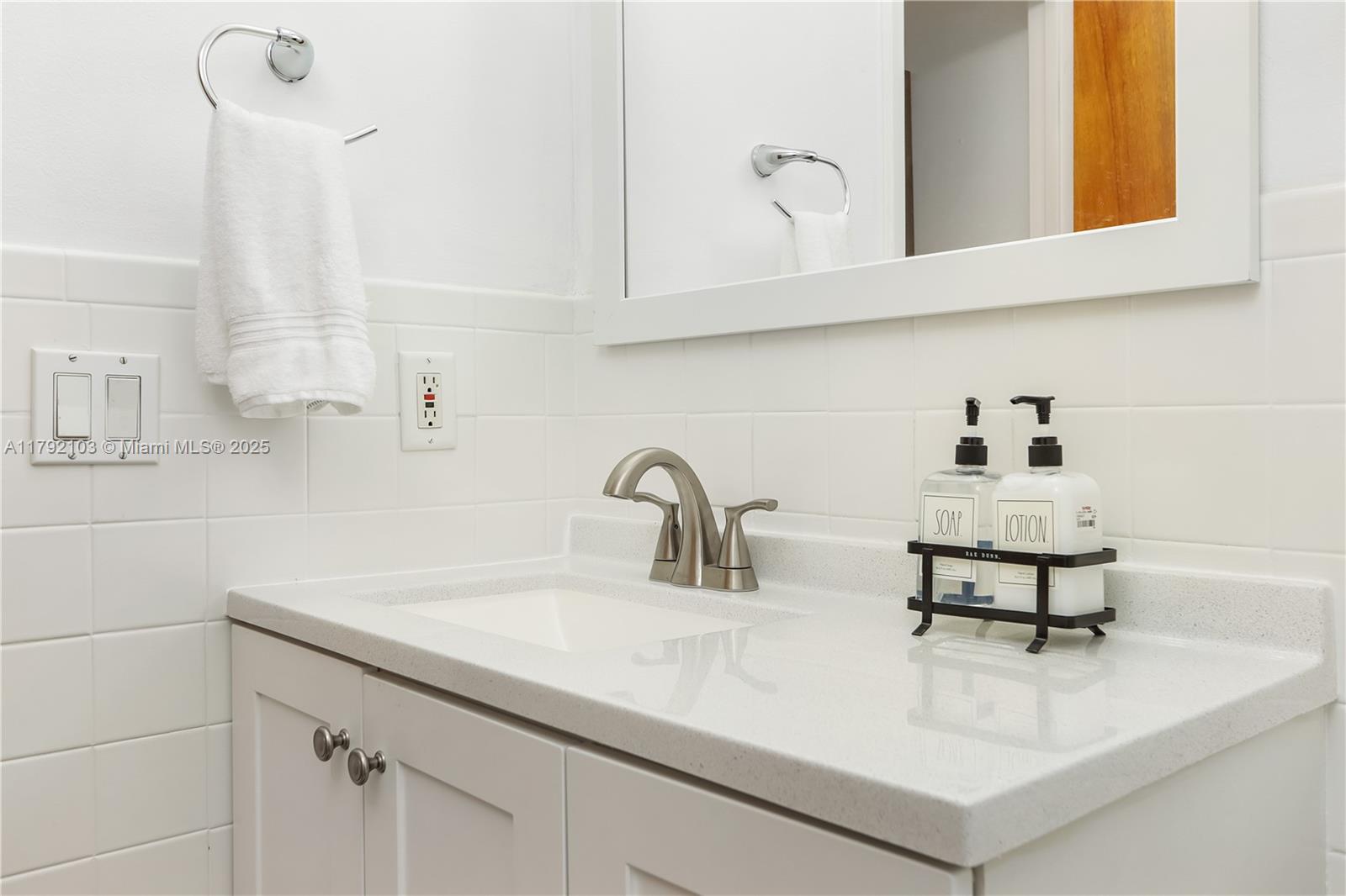 TROPICAL BEACH - Residential Income