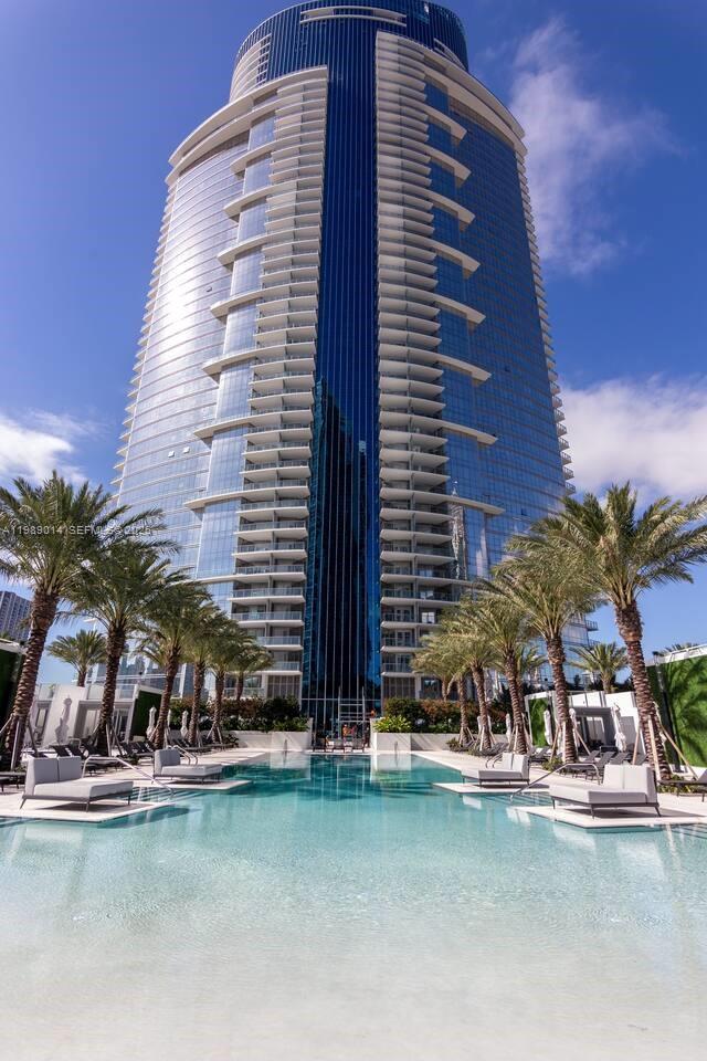 PARAMOUNT MIAMI WORLDCENT - Residential Lease