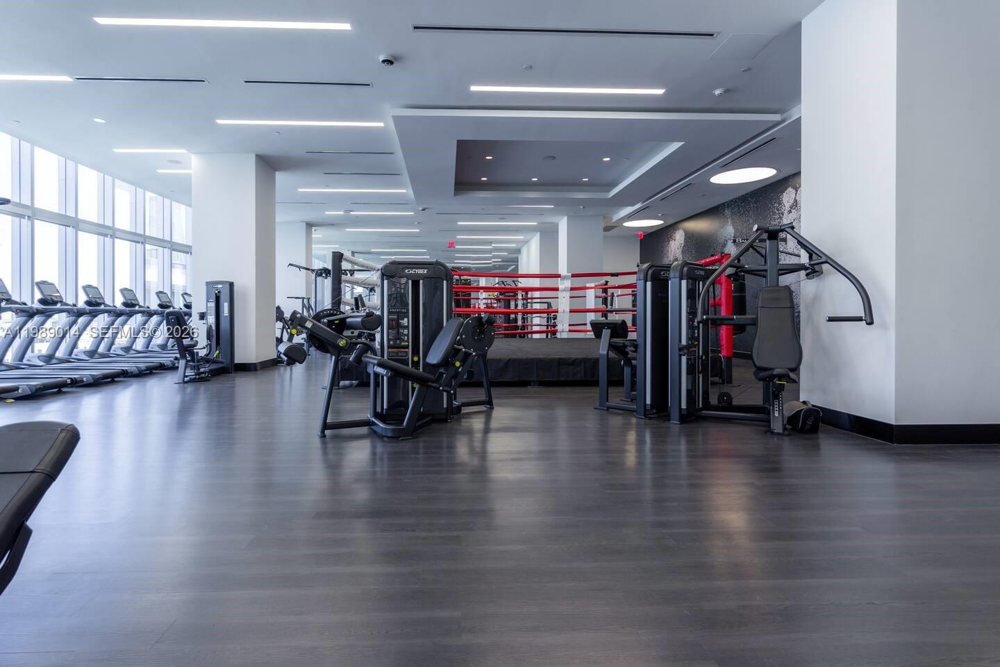 PARAMOUNT MIAMI WORLDCENT - Residential Lease