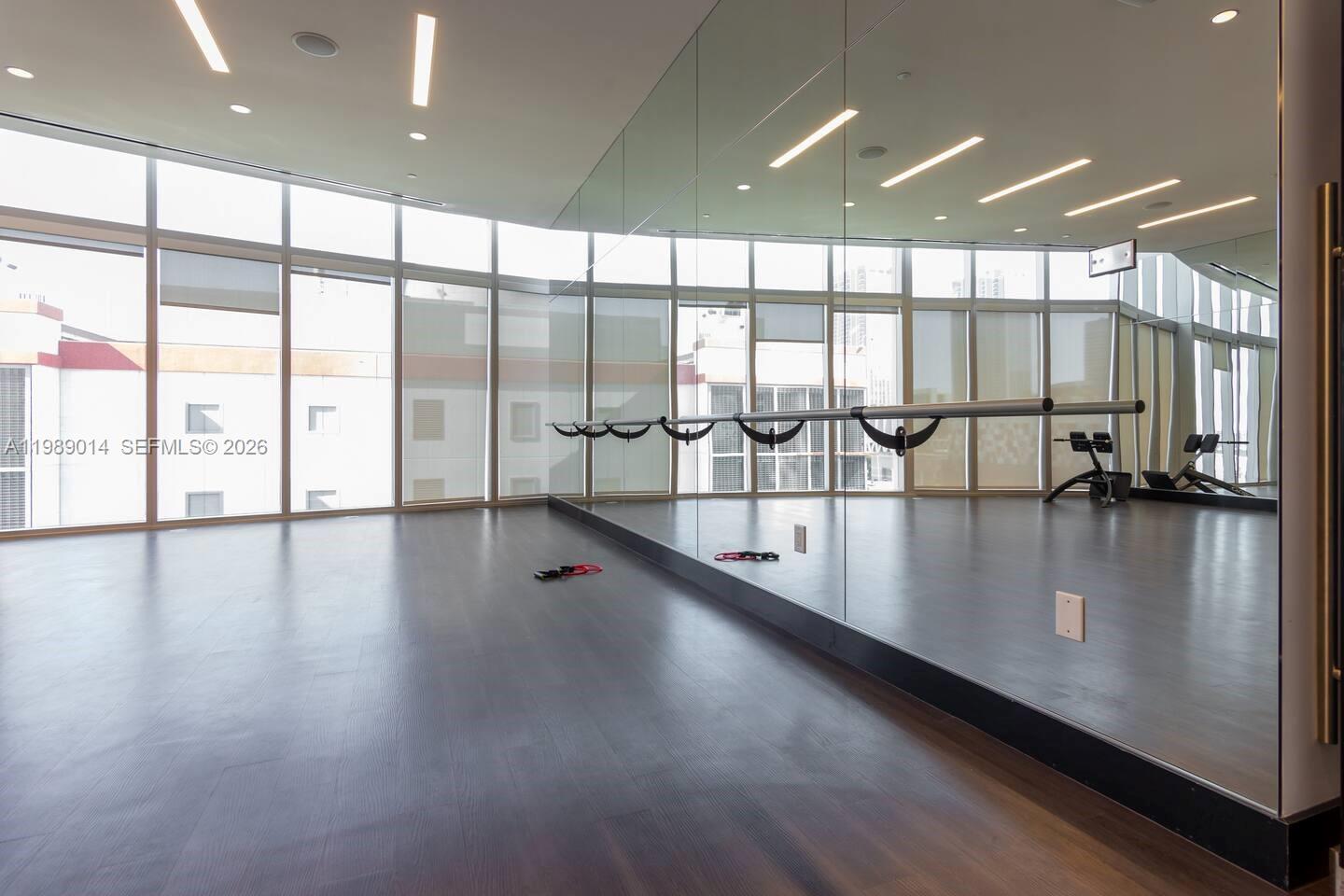 PARAMOUNT MIAMI WORLDCENT - Residential Lease