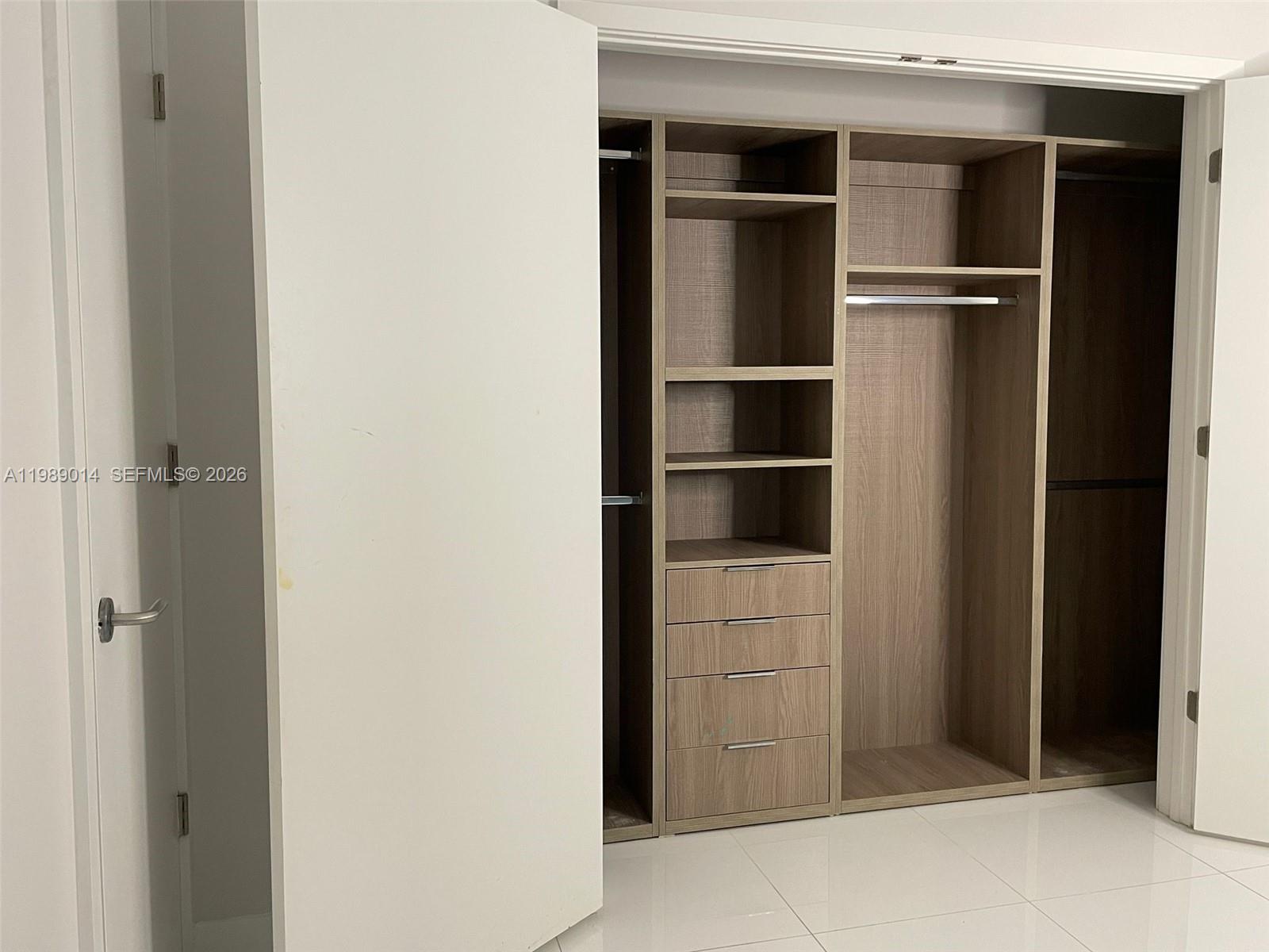 PARAMOUNT MIAMI WORLDCENT - Residential Lease