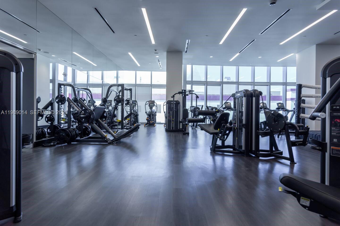 PARAMOUNT MIAMI WORLDCENT - Residential Lease