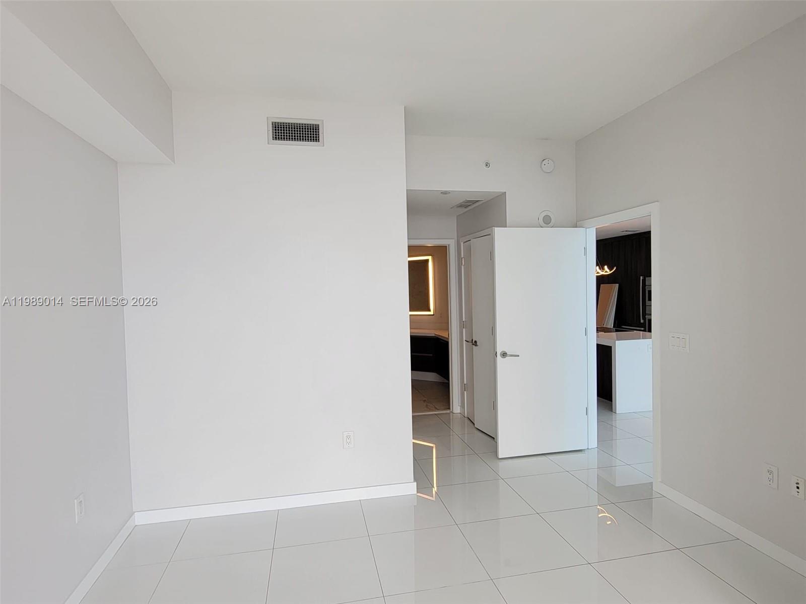 PARAMOUNT MIAMI WORLDCENT - Residential Lease