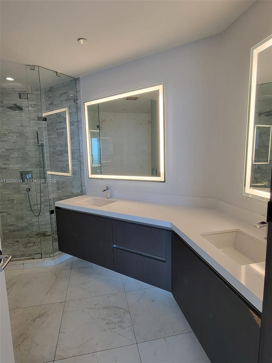 PARAMOUNT MIAMI WORLDCENT - Residential Lease