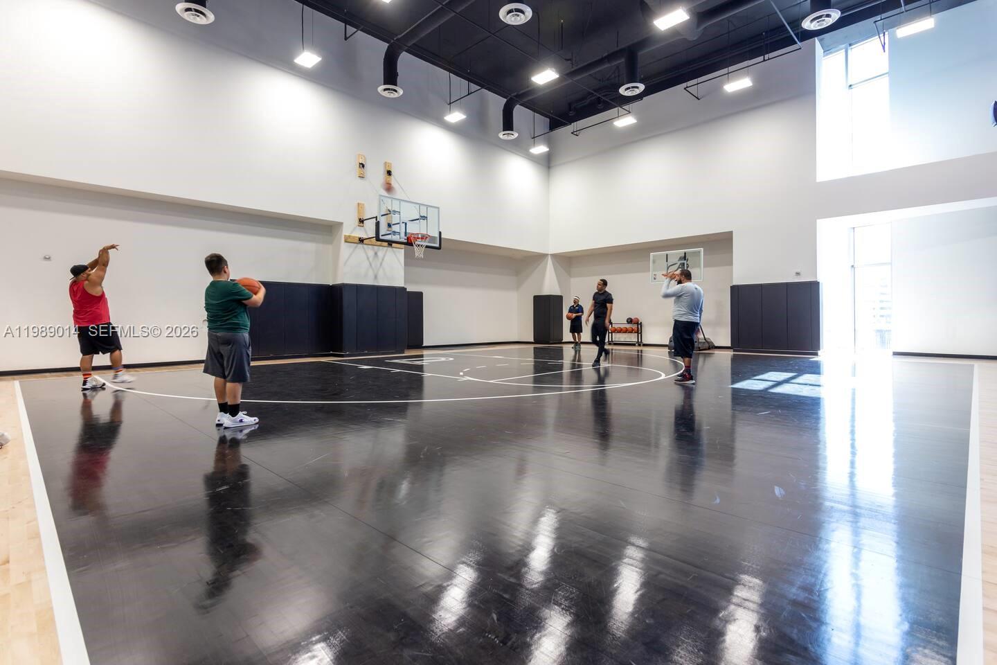 PARAMOUNT MIAMI WORLDCENT - Residential Lease