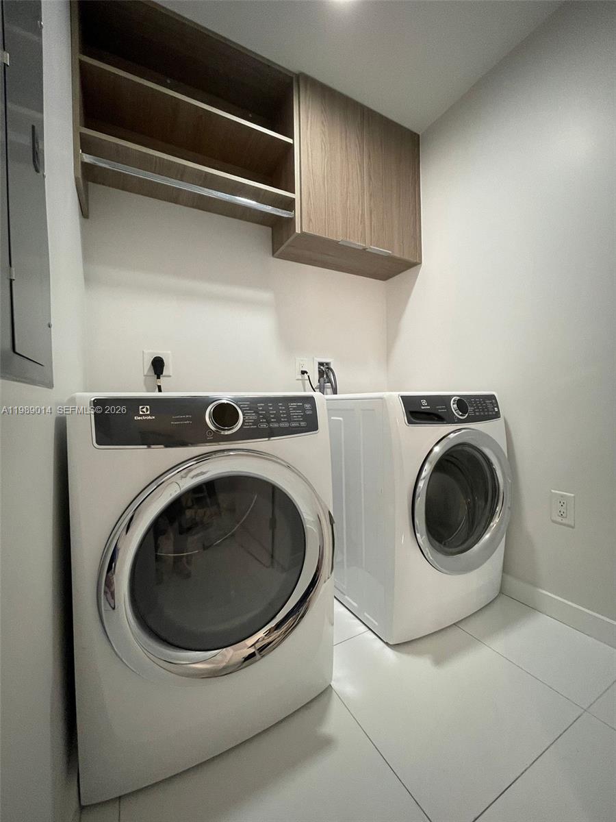 PARAMOUNT MIAMI WORLDCENT - Residential Lease