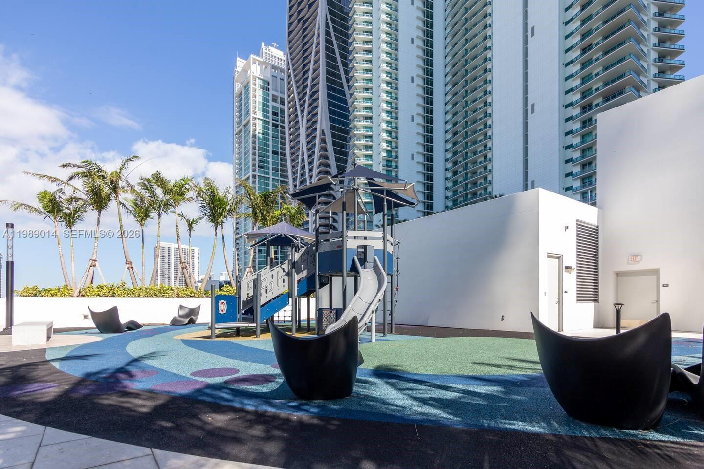 PARAMOUNT MIAMI WORLDCENT - Residential Lease