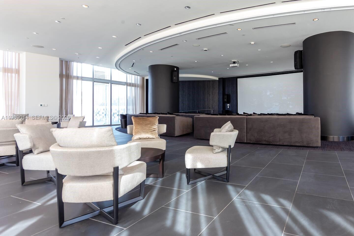 PARAMOUNT MIAMI WORLDCENT - Residential Lease