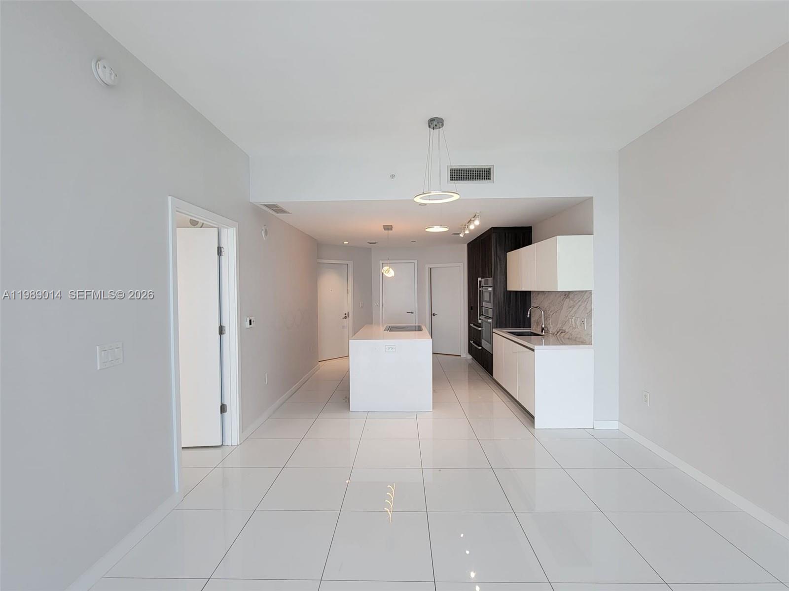 PARAMOUNT MIAMI WORLDCENT - Residential Lease