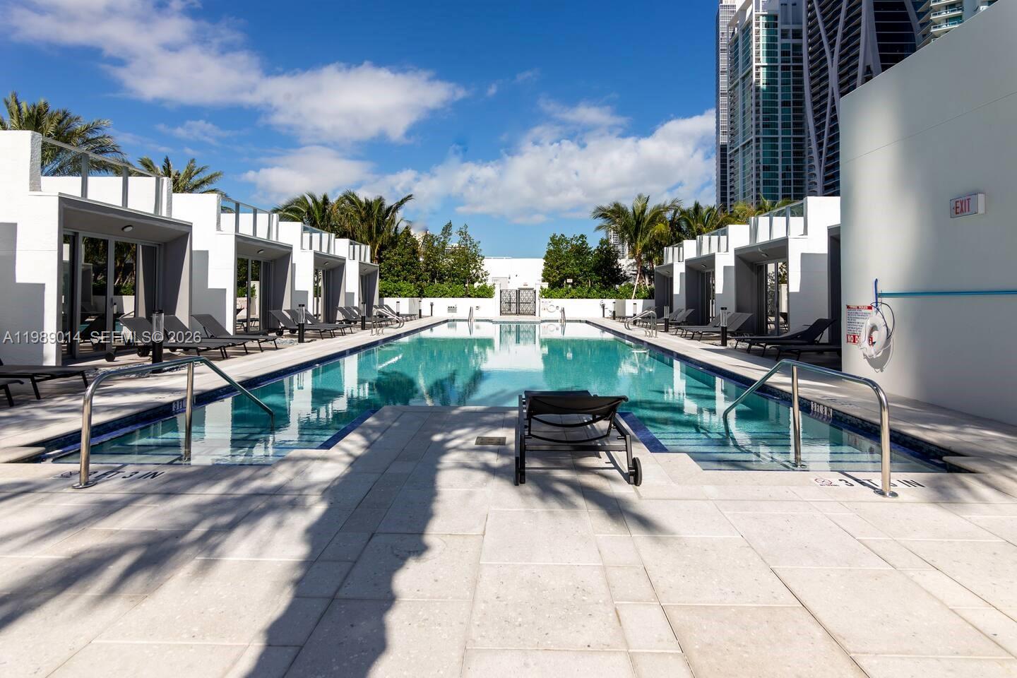 PARAMOUNT MIAMI WORLDCENT - Residential Lease