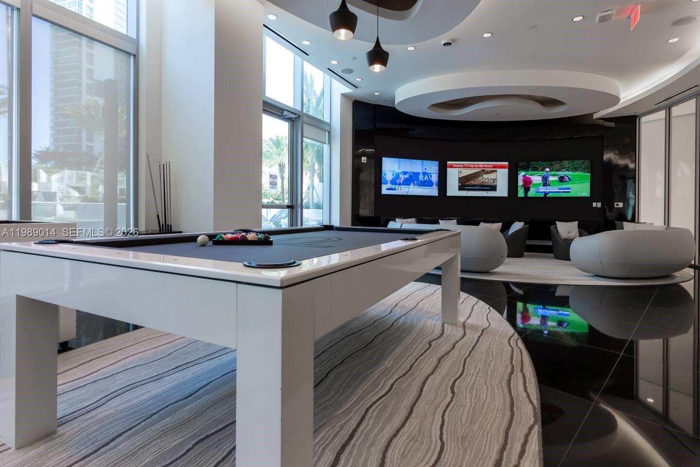 PARAMOUNT MIAMI WORLDCENT - Residential Lease