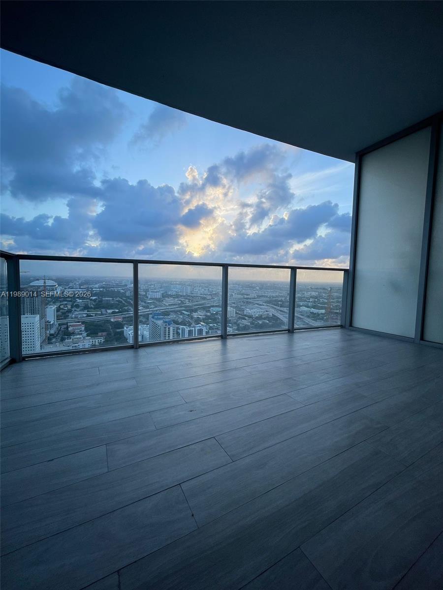 PARAMOUNT MIAMI WORLDCENT - Residential Lease