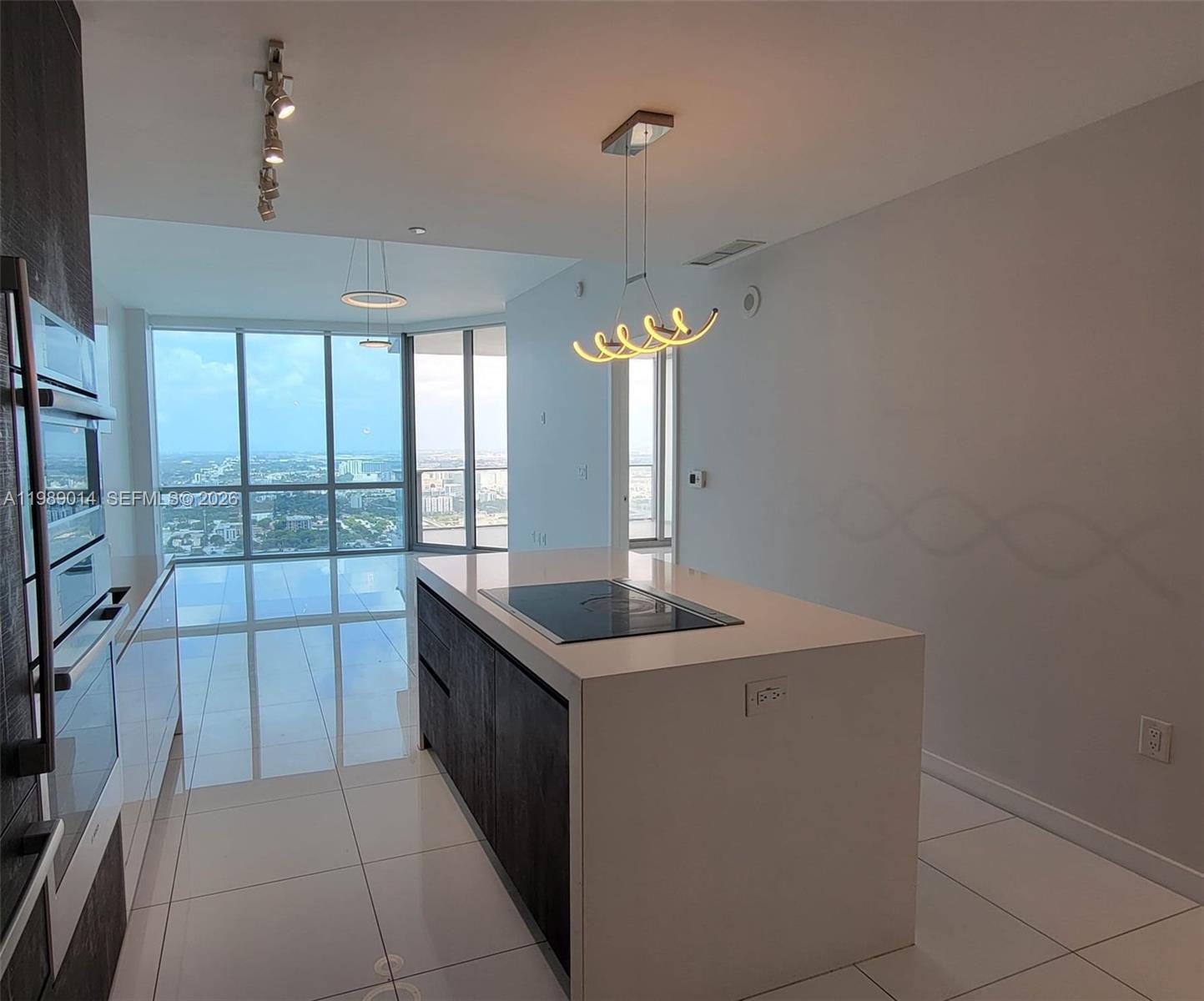 PARAMOUNT MIAMI WORLDCENT - Residential Lease