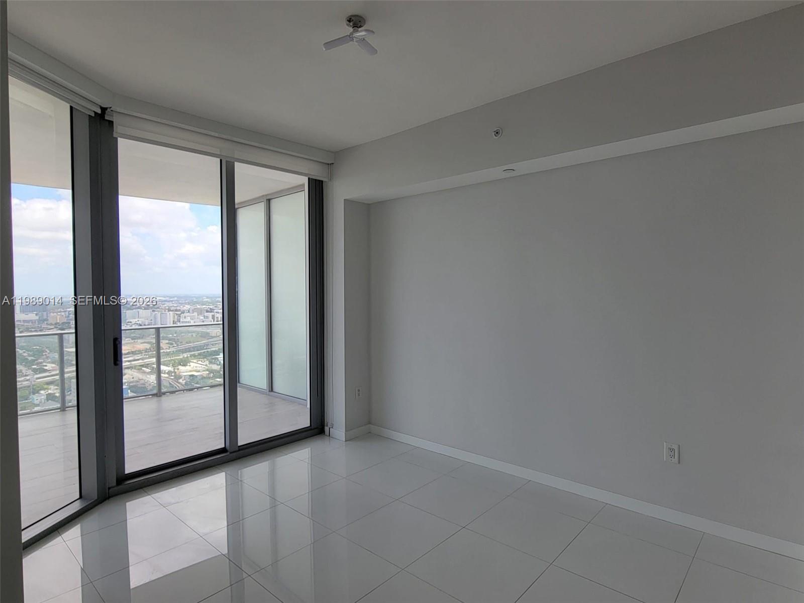 PARAMOUNT MIAMI WORLDCENT - Residential Lease