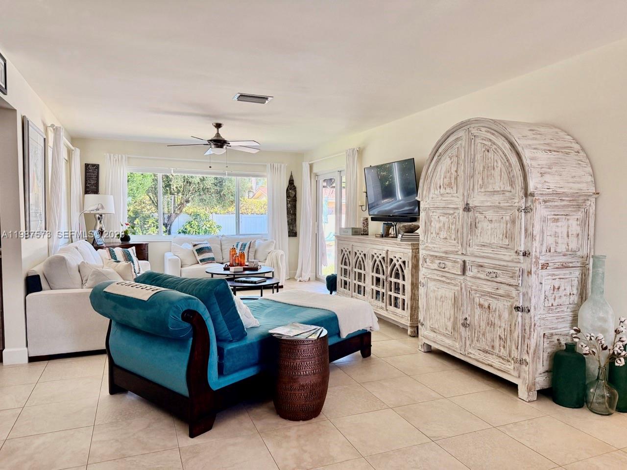 HOLLYWOOD HOMESITES HIGH - Residential