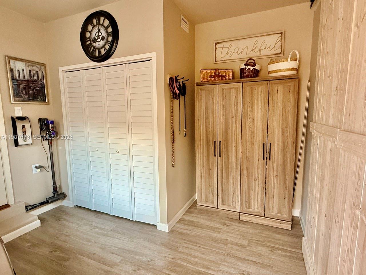 HOLLYWOOD HOMESITES HIGH - Residential