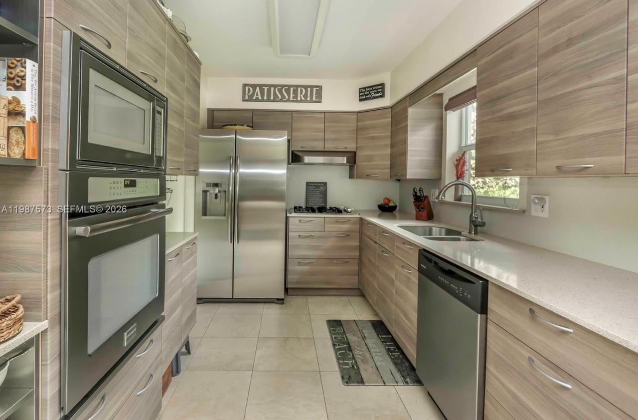 HOLLYWOOD HOMESITES HIGH - Residential