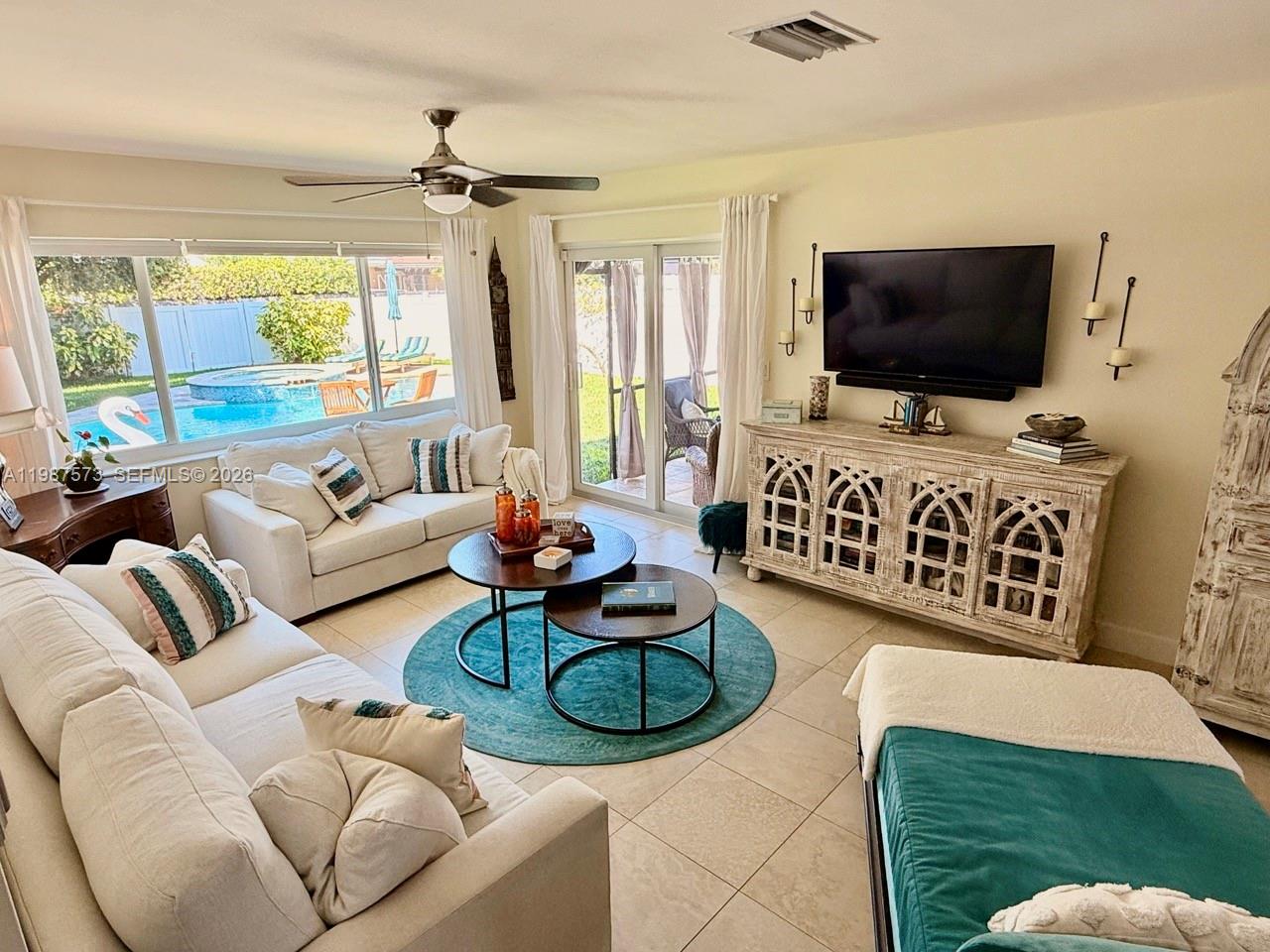 HOLLYWOOD HOMESITES HIGH - Residential