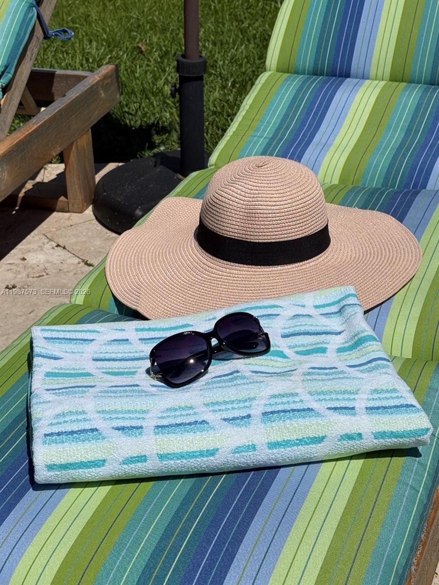 HOLLYWOOD HOMESITES HIGH - Residential