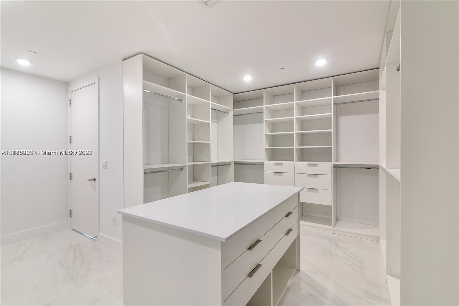 JADE SIGNATURE CONDO - Residential