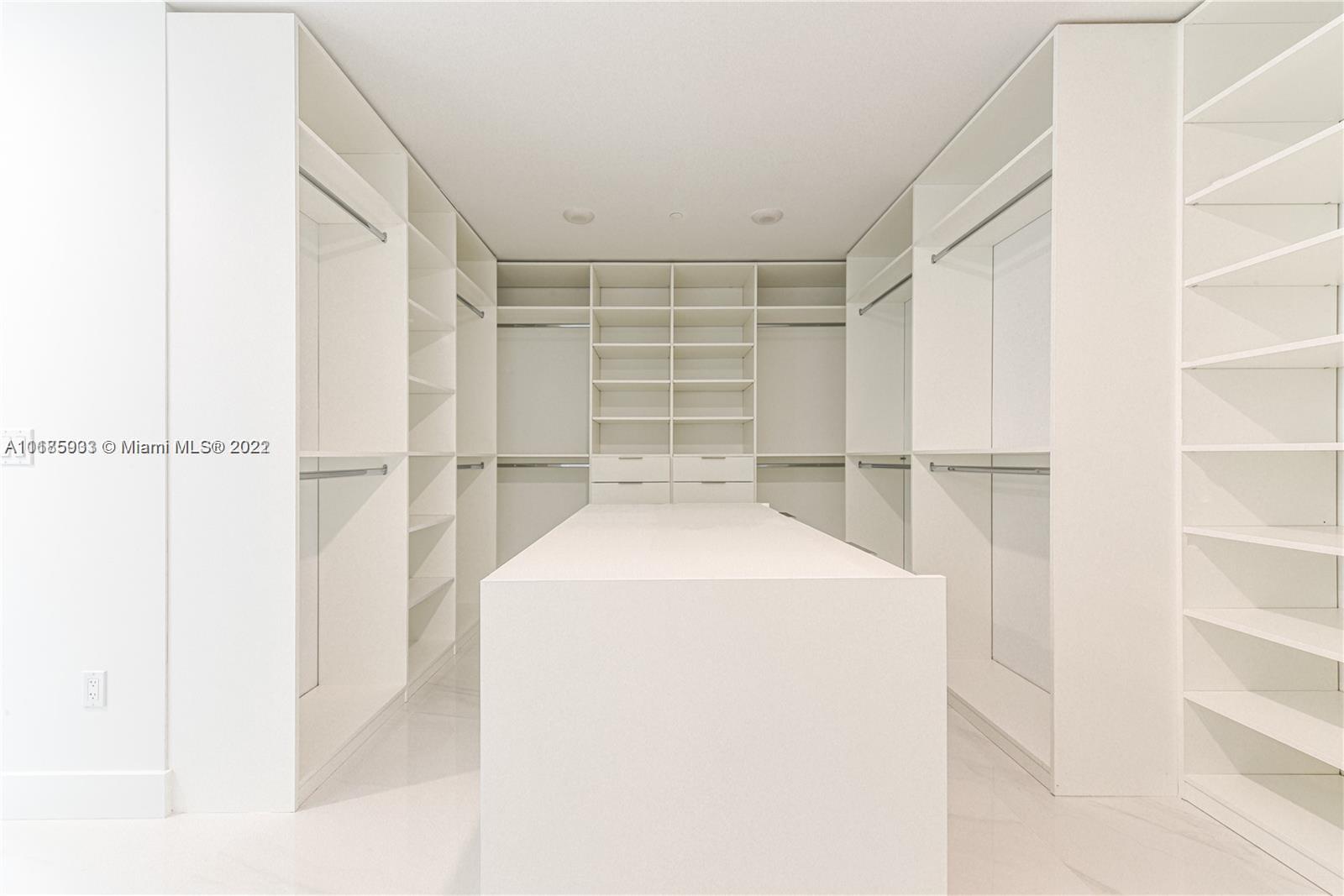 JADE SIGNATURE CONDO - Residential