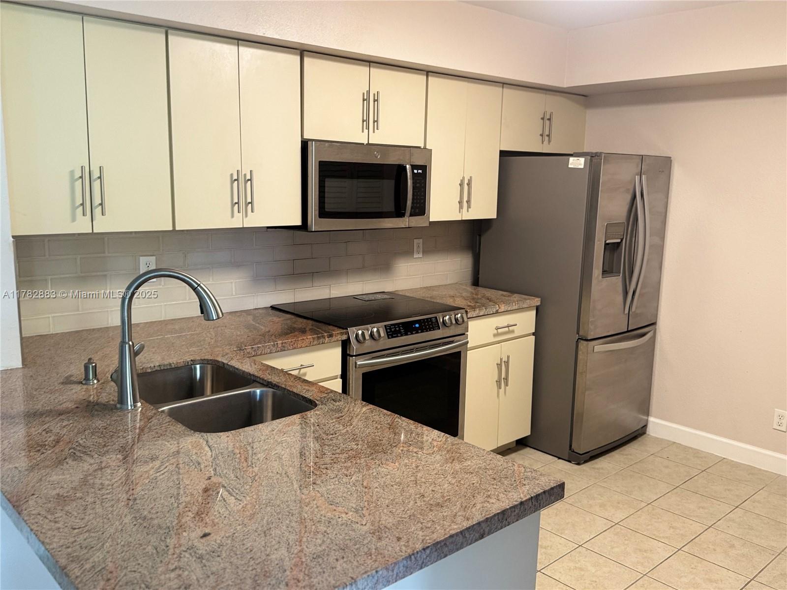 VACANT !!! Welcome to your COZY condo at Grand Marquis in the heart of Plantation! SPLIT FLOORPLAN This beautifully remodeled 2-bedroom, 2-bath gem boasts modern upgrades, kitchen, and luxurious bathrooms. Just steps from the pool and tennis courts, this gated community with additional residents-only entrance on Nob Hill Rd, offers accessible parking, a gym with new equipment, and an entertainment room. Nearby, explore dining and shopping at Sawgrass Mills. Close to All Major Highways , Great School Area .
