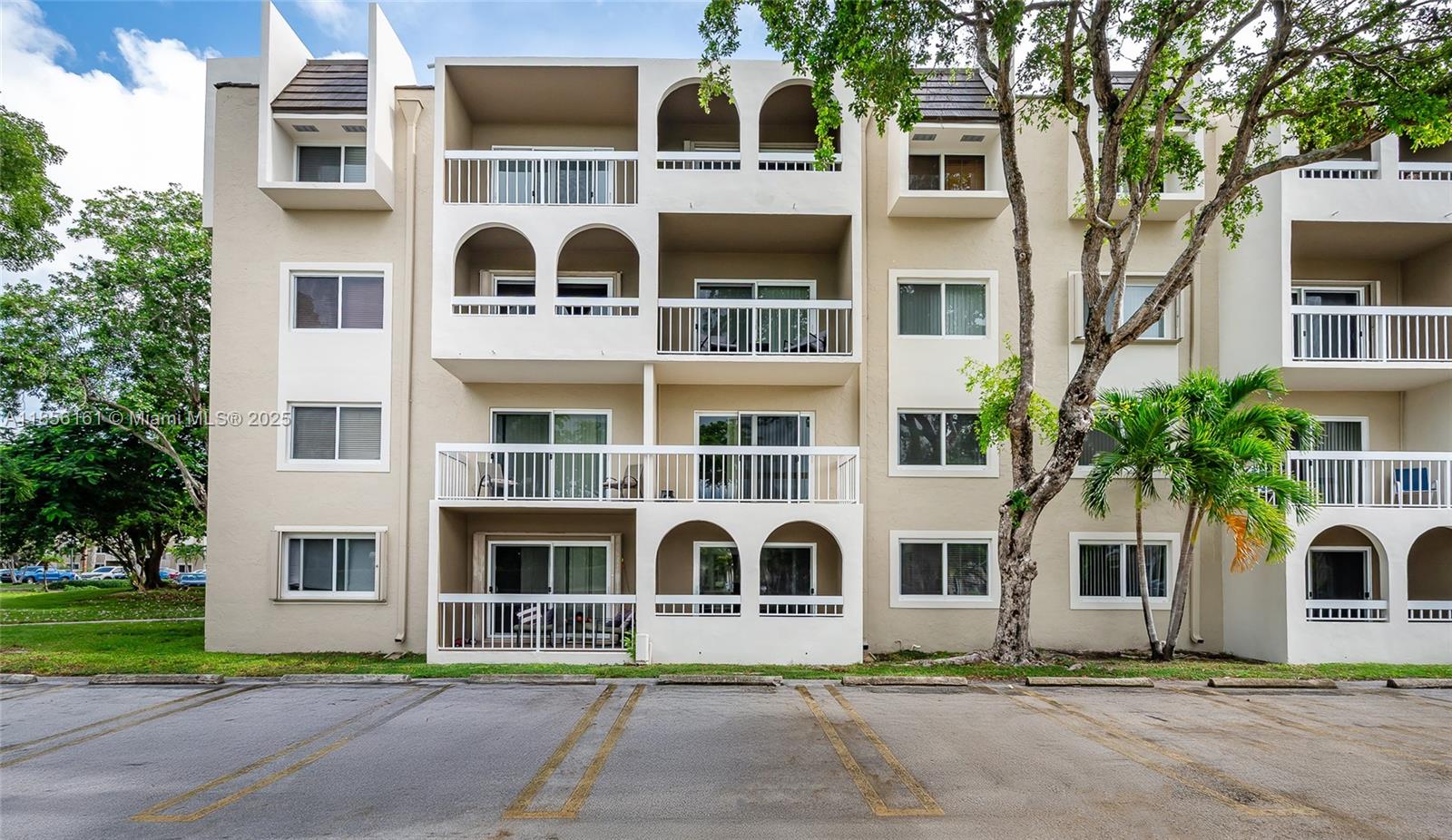 VILLAGE OF KINGS CREEK CO - Residential