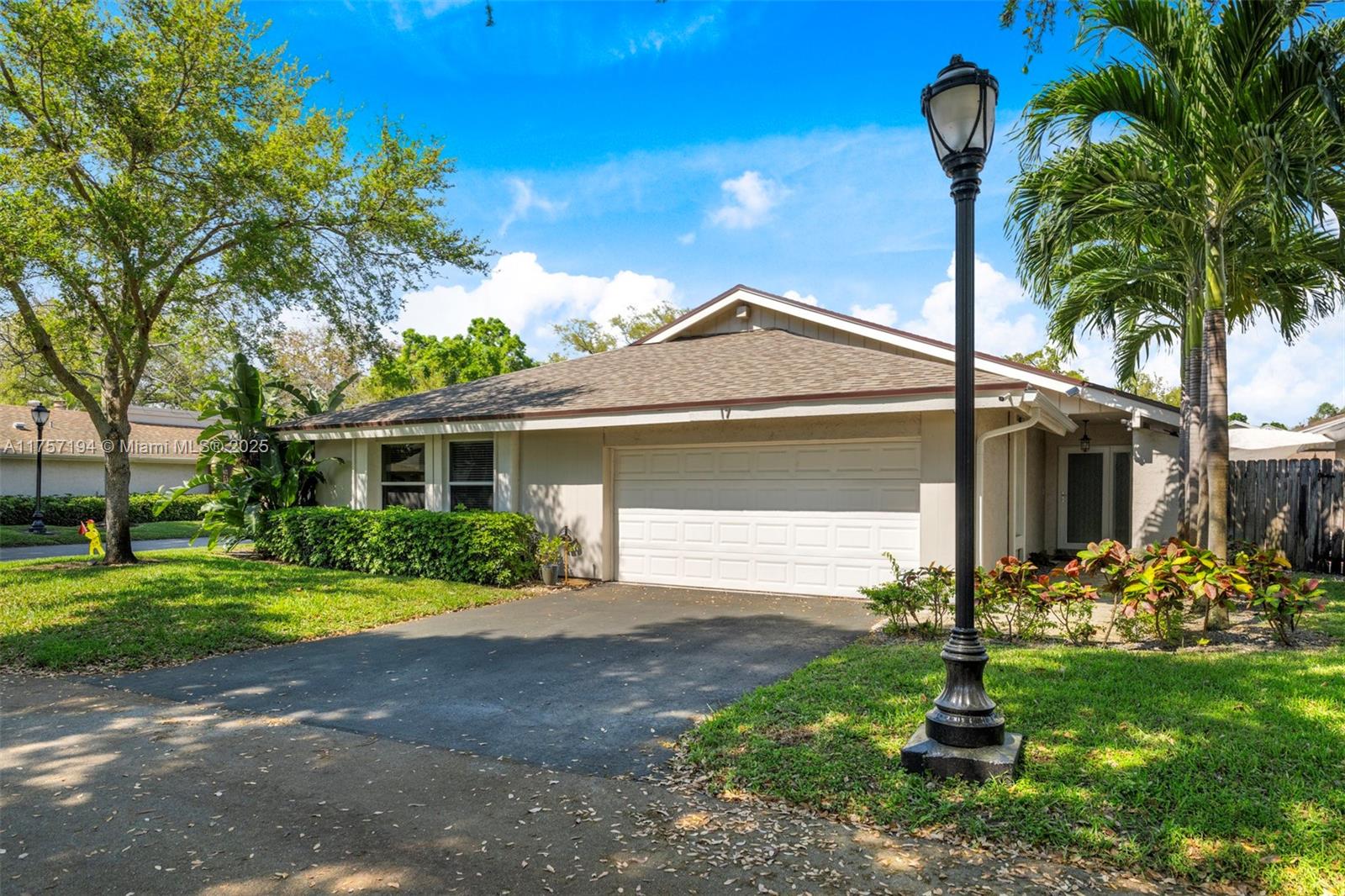 Property for Sale at 17 Boxwood Rd, Hollywood, Broward County, Florida - Bedrooms: 3 
Bathrooms: 3  - $798,900