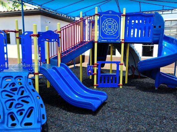 KENDALL COMMONS RESIDENTI - Residential