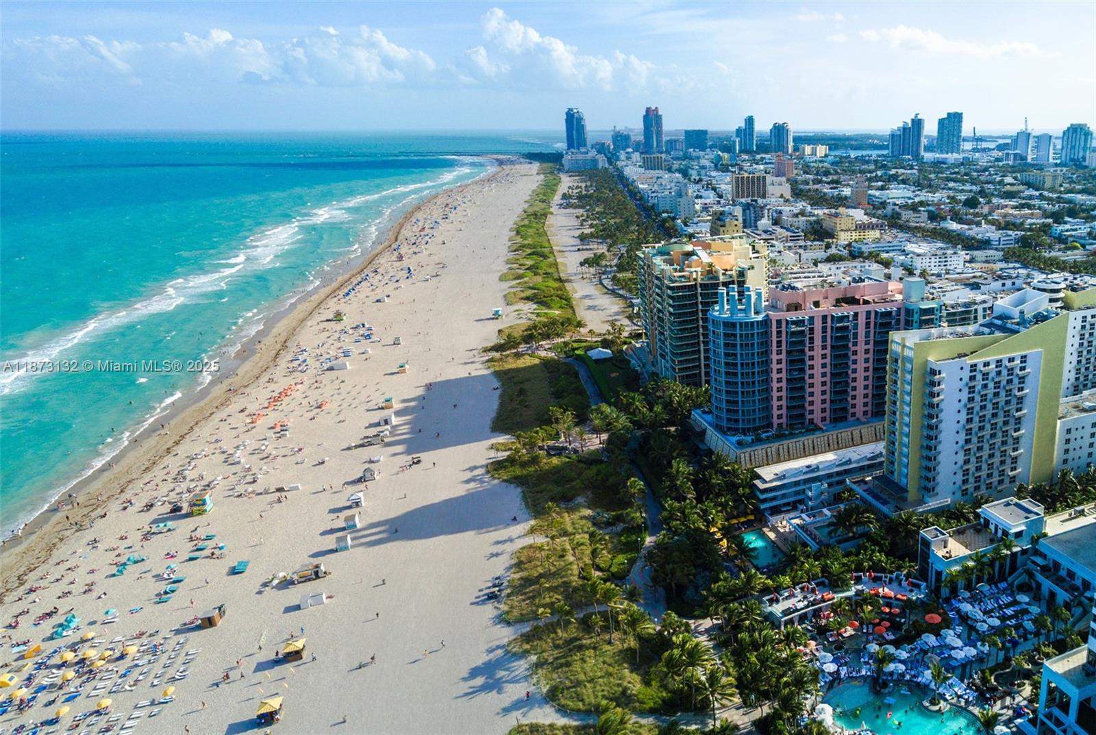 Apartment with spectacular views of the bay, just a short walk from the ocean, close to supermarkets and restaurants, very comfortable and ready for your stay. It is located 20 minutes from Fort Lauderdale International Airport and 40 minutes from Miami International Airport. Easy to visit.